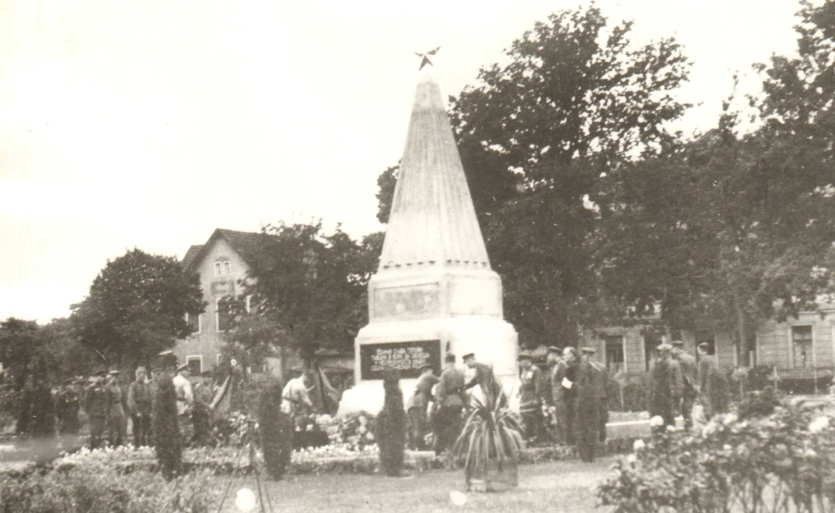 Denkmal etwa 1946,1947
