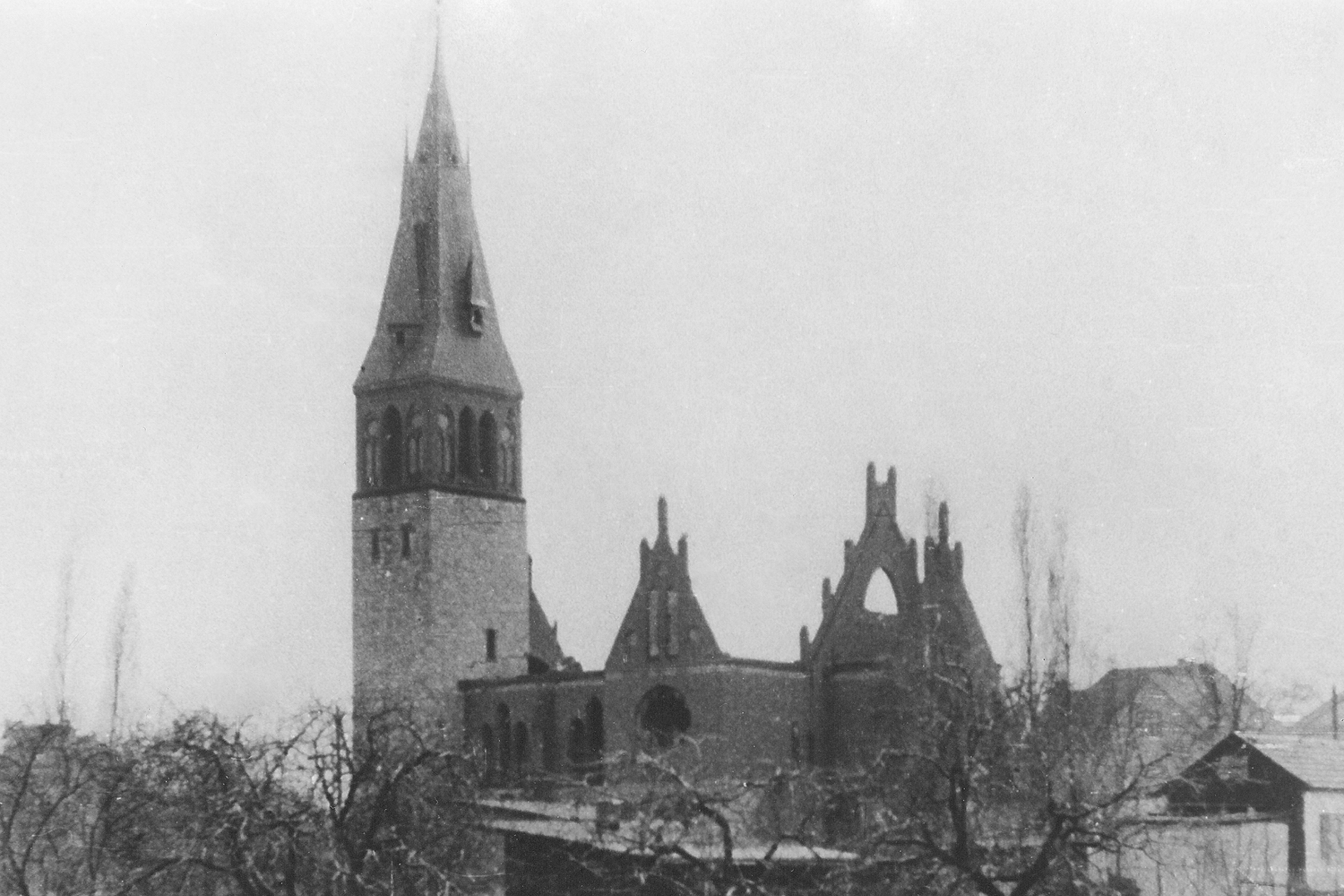 Historisches Foto zerstörte Kirche