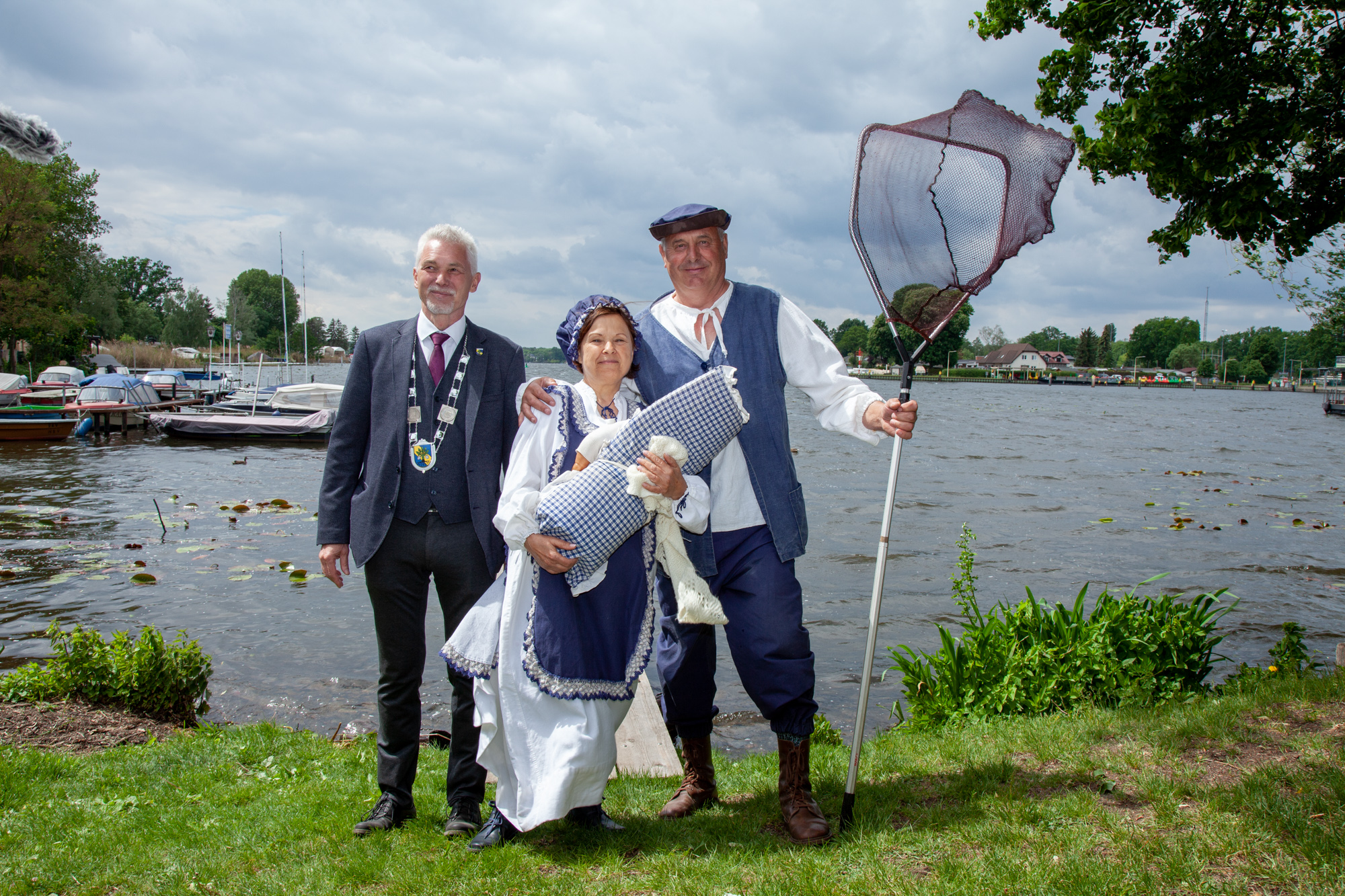 Bürgermeister mit Darstellern Fischer Hans und seine Frau