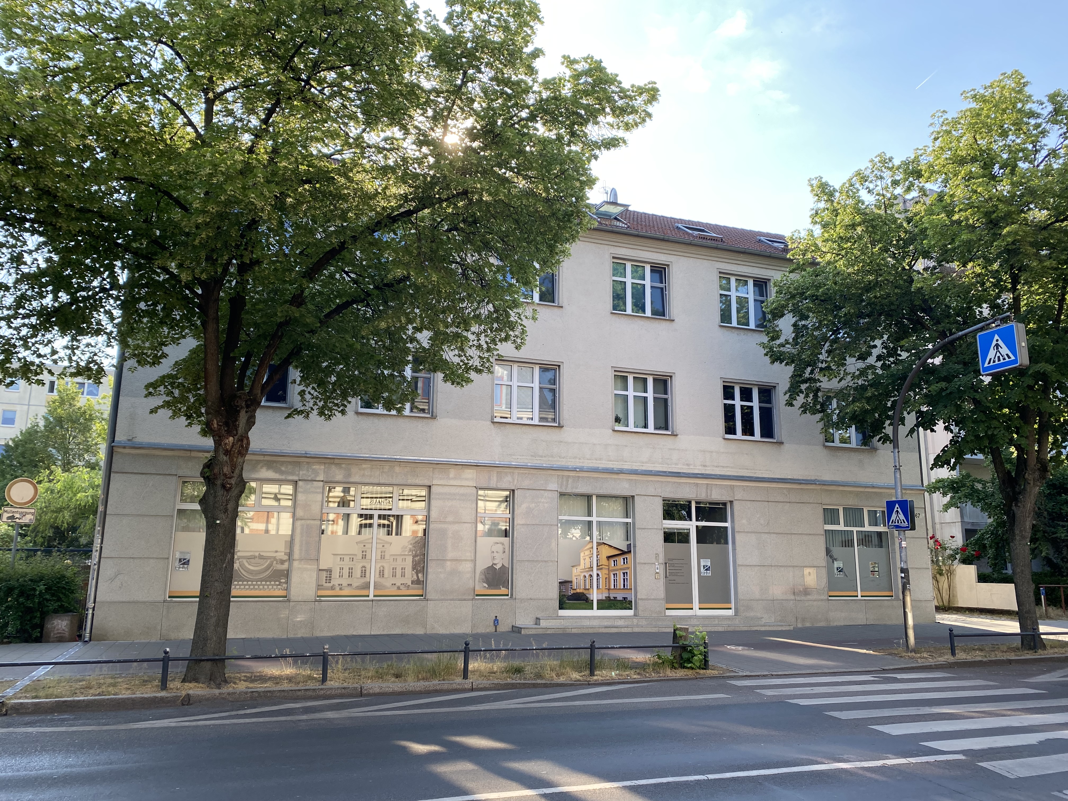 Zwischenzeit I Lesungen zwischen B&uuml;ro und Depot