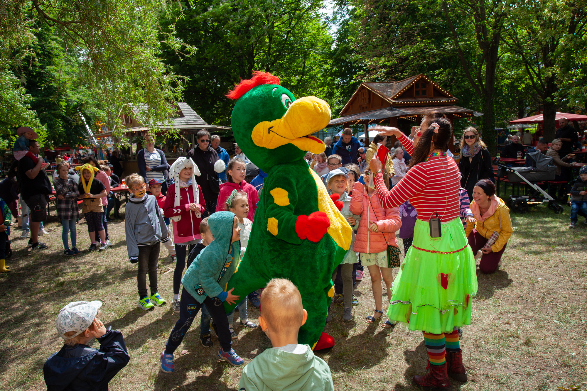 Dino und Clown beim Kinderfest