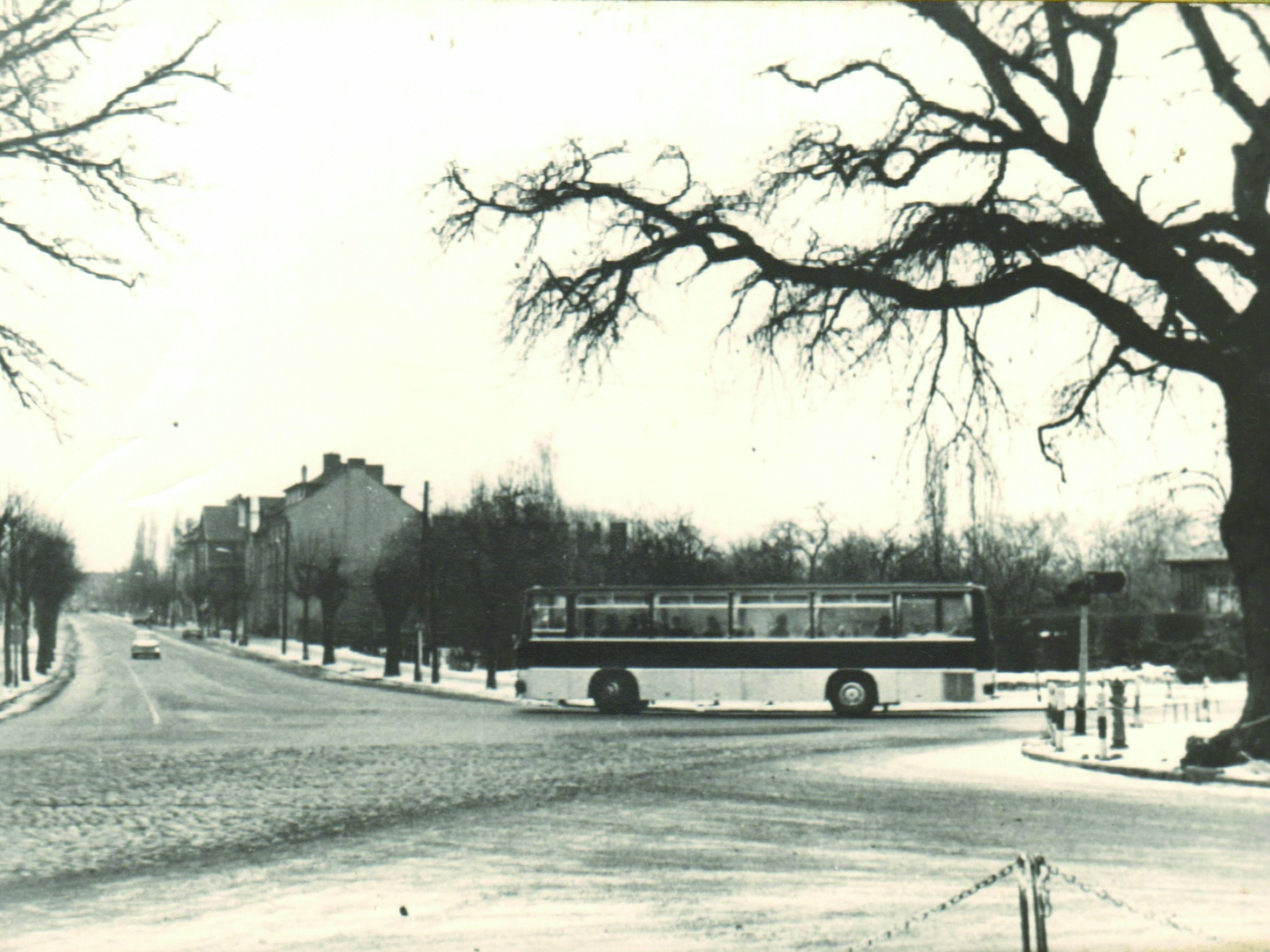 1970er Bus auf Friedrichstraße