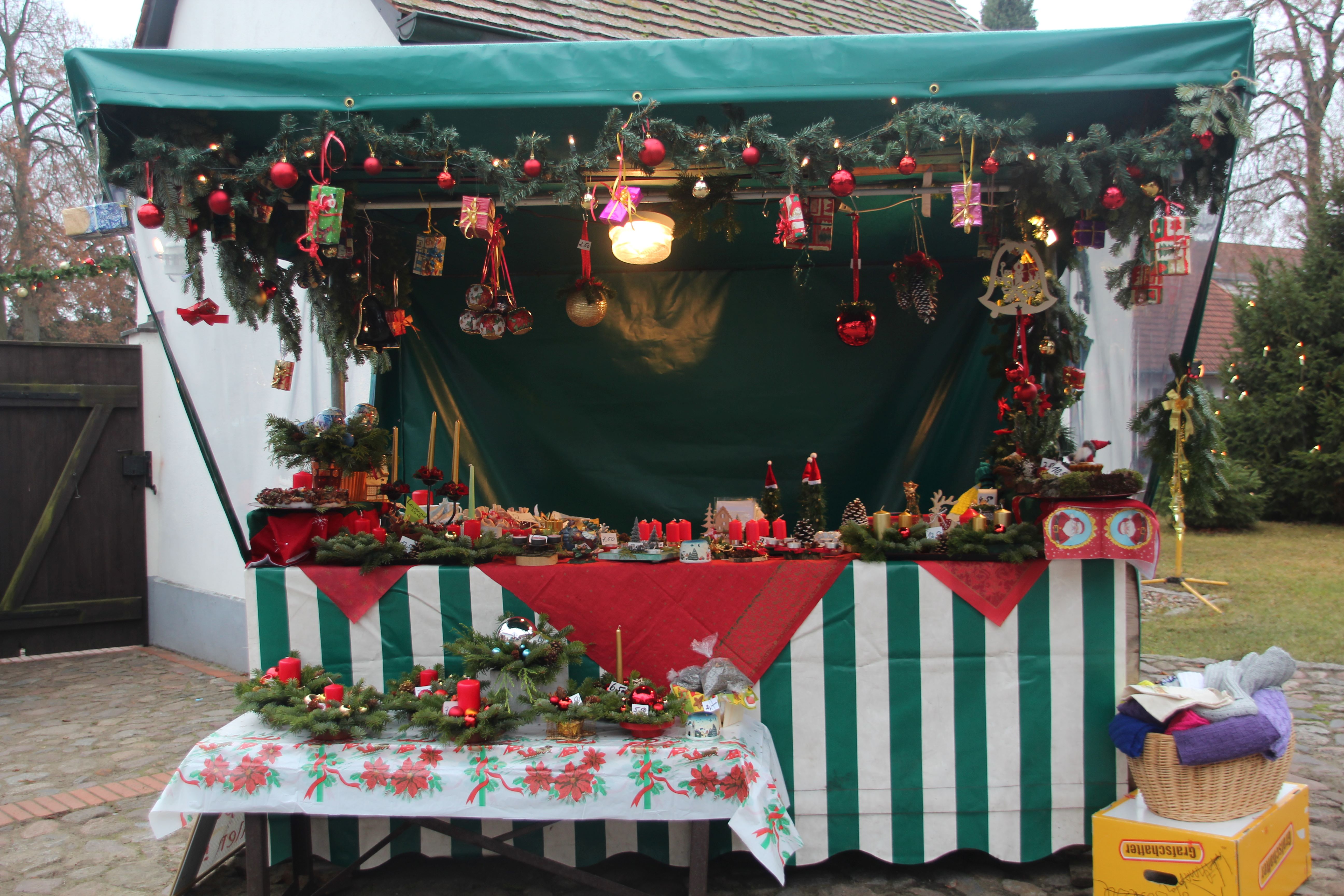 Weihnachtlicher Marktstand