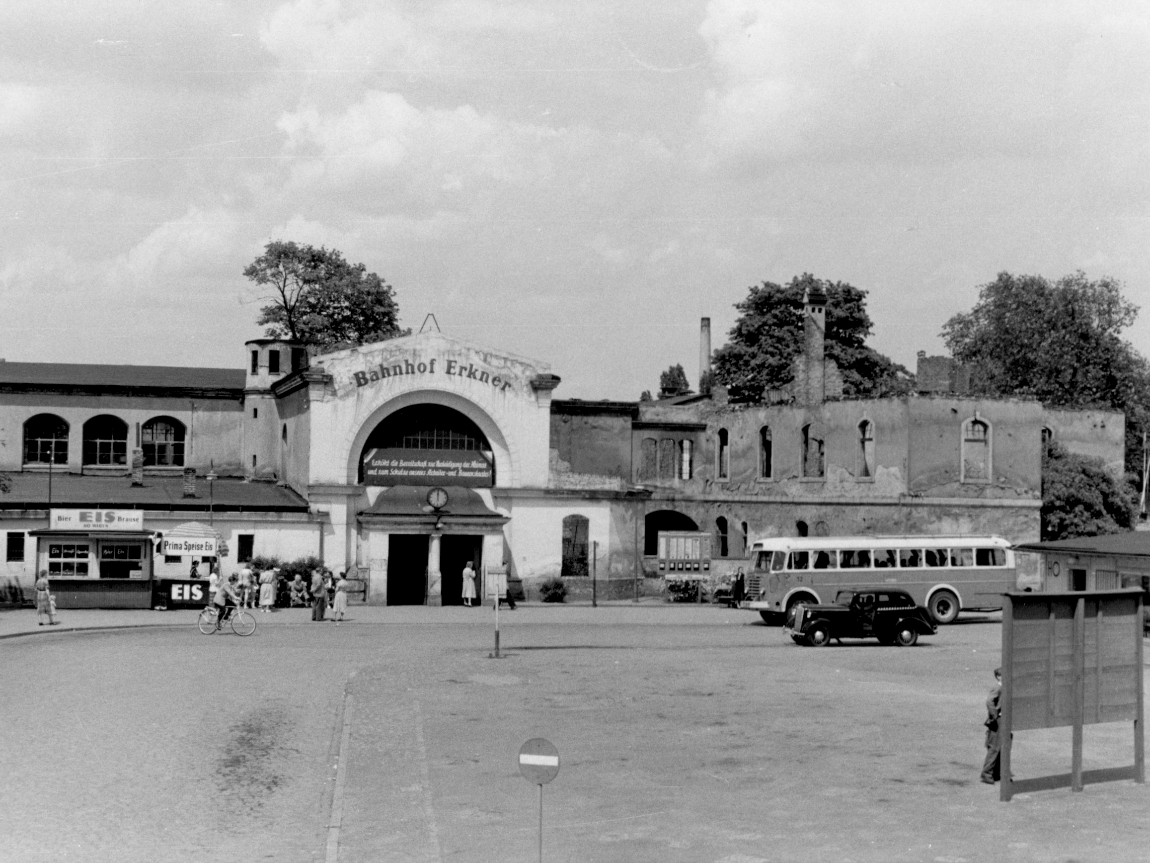 Historisches Foto Bahnhof Erkner um 1955