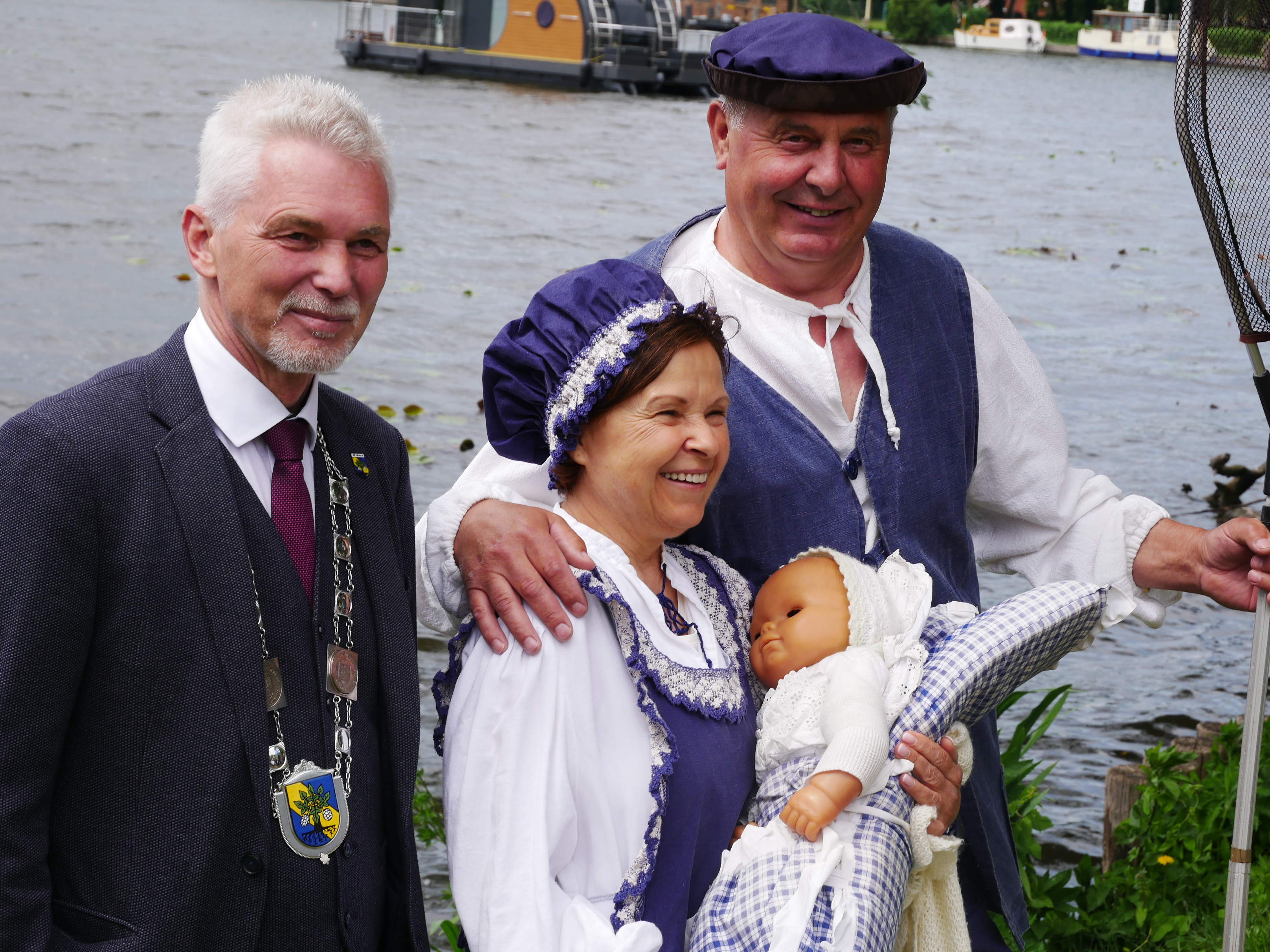 Traditionell beginnt das Heimatfest mit der Anlandung von Fischer Hans und seiner kleinen Familie. So wird es auch bei der 30. Wiederauflage des Festes der Fall sein. 