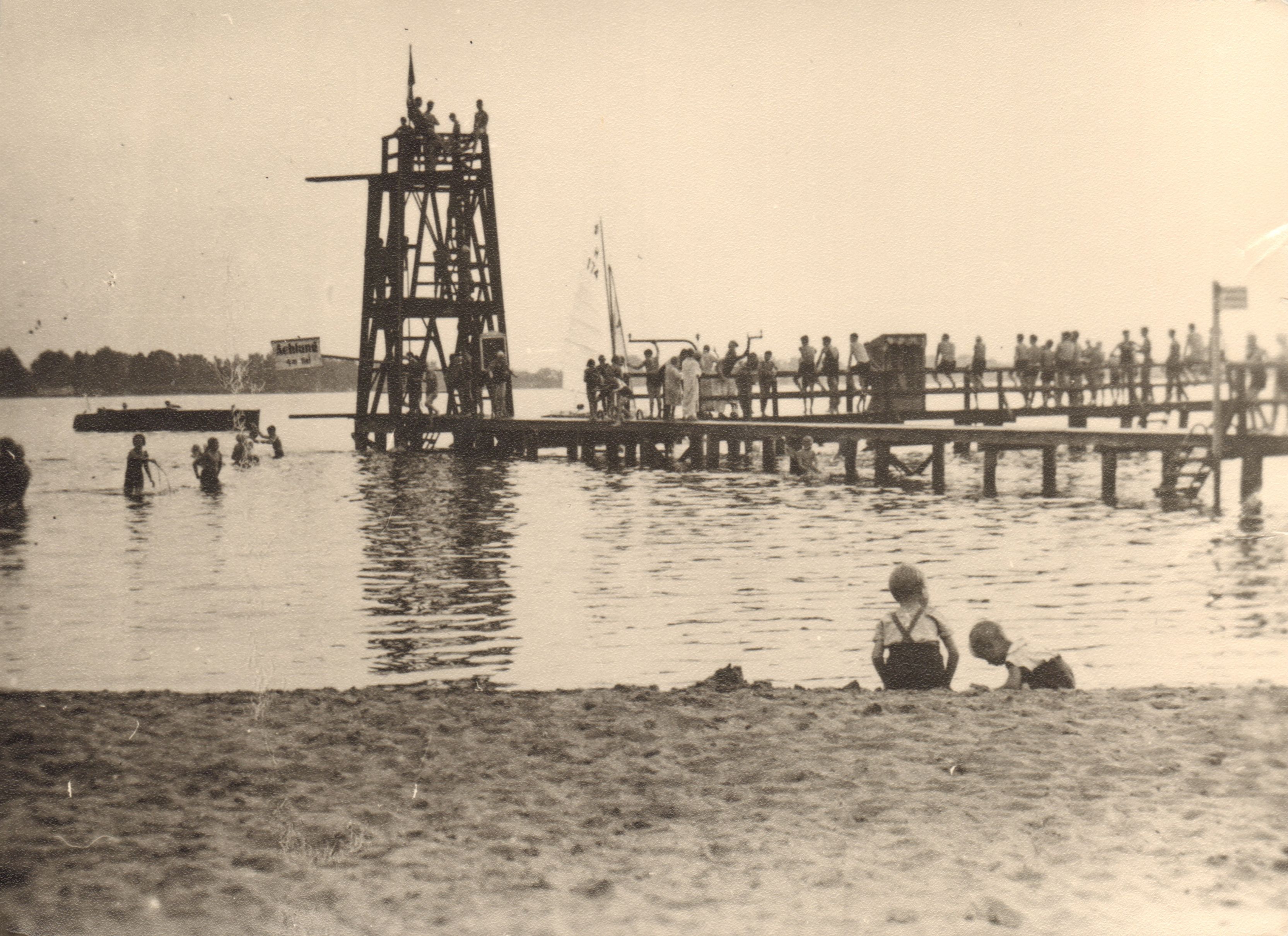 Historisches Fotos Springturm Strandbad