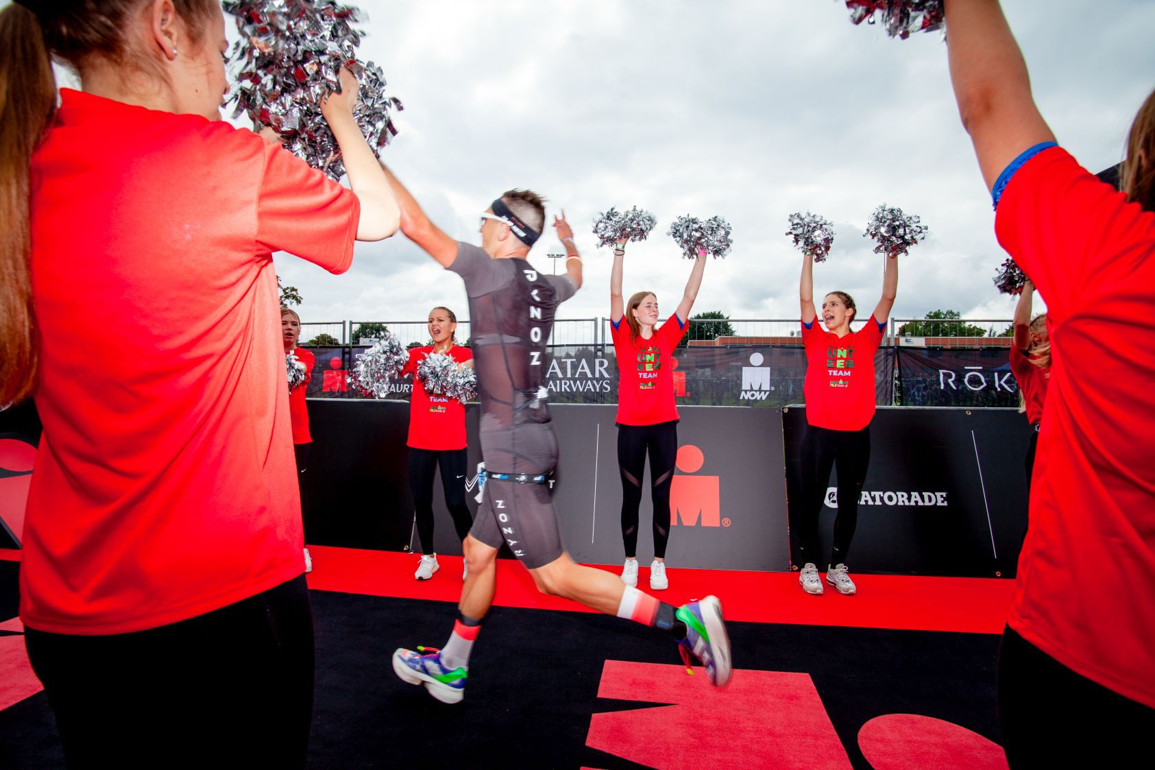 Zieleinlauf mit Cheerleadern